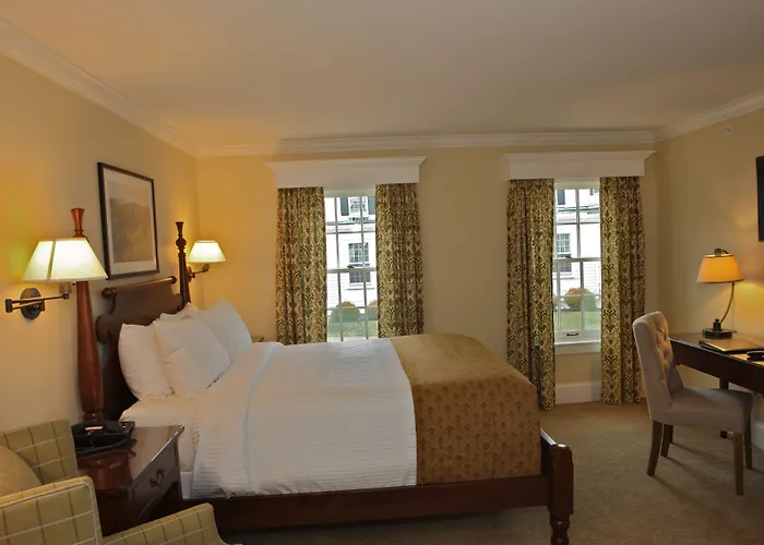 Publick House Historic Inn And Country Motor Lodge